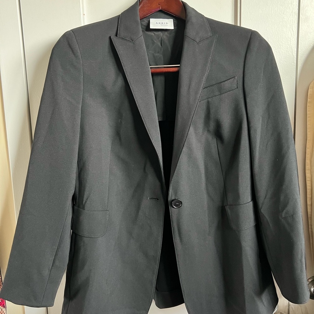 Akris Punto black blazer